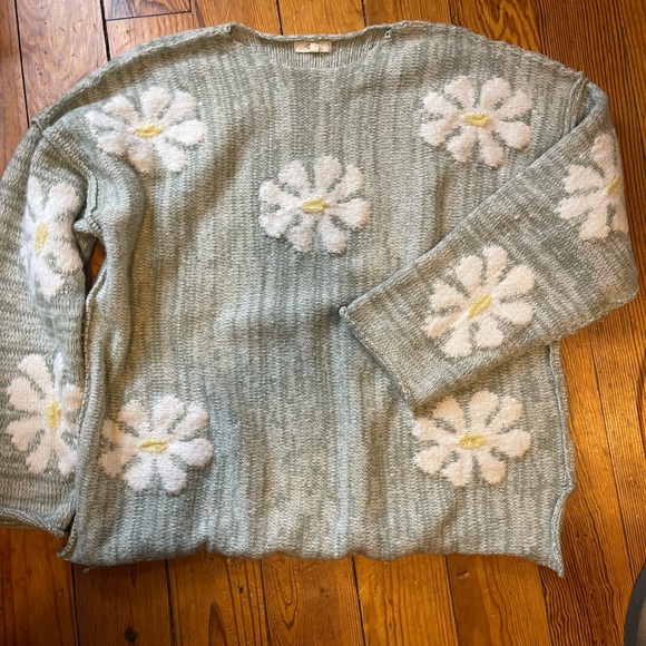 easel Sweaters - Amazing Daisy sweater!!